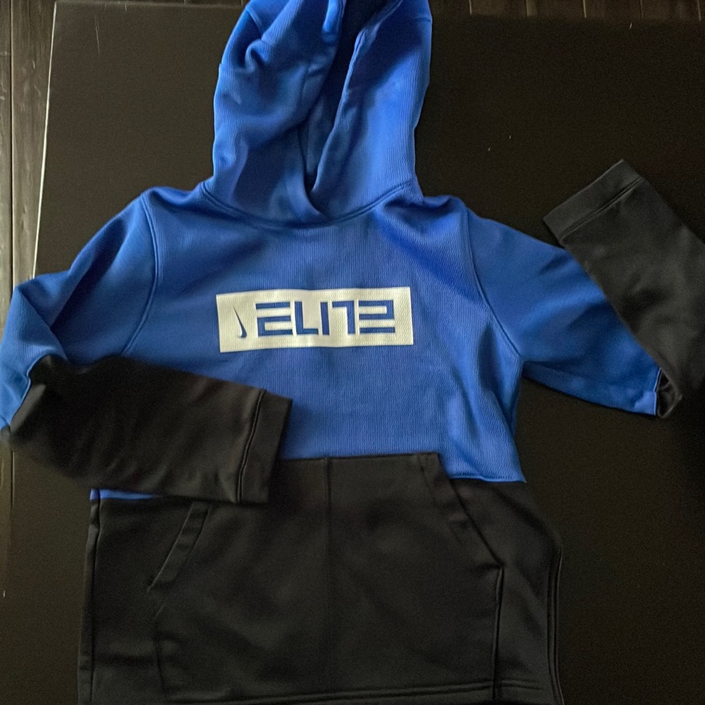 Nike Elite boys sweatshirt.  Medium